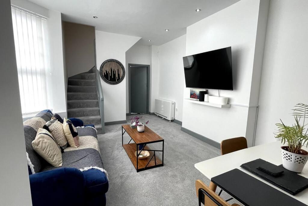 Luxury 2 Bed Duplex Apartment By Yo Room! - Leicester City- Free Parking Buitenkant foto