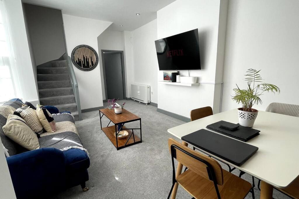 Luxury 2 Bed Duplex Apartment By Yo Room! - Leicester City- Free Parking Buitenkant foto